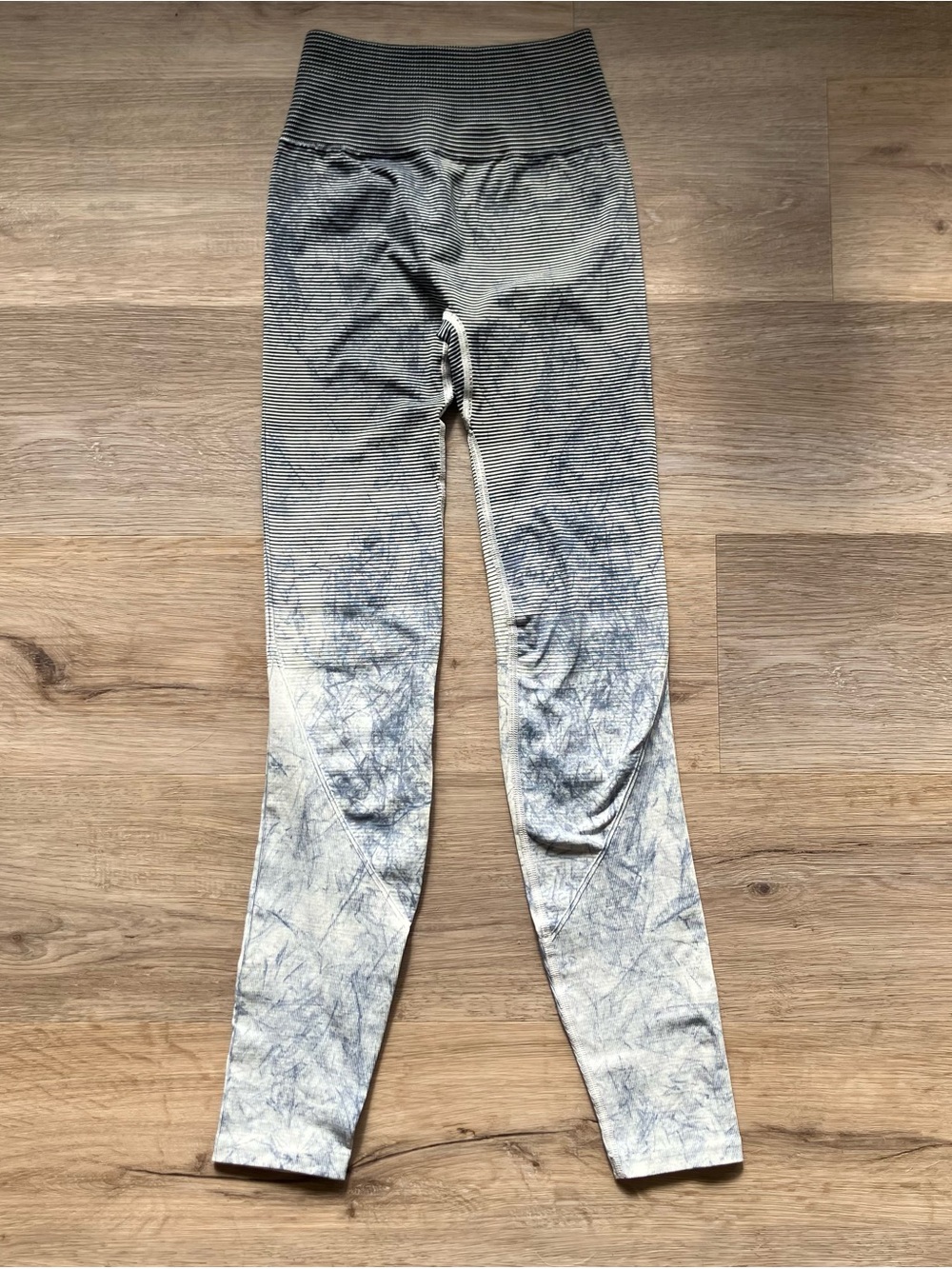 Lululemon greyish-blue and white leggings size 2